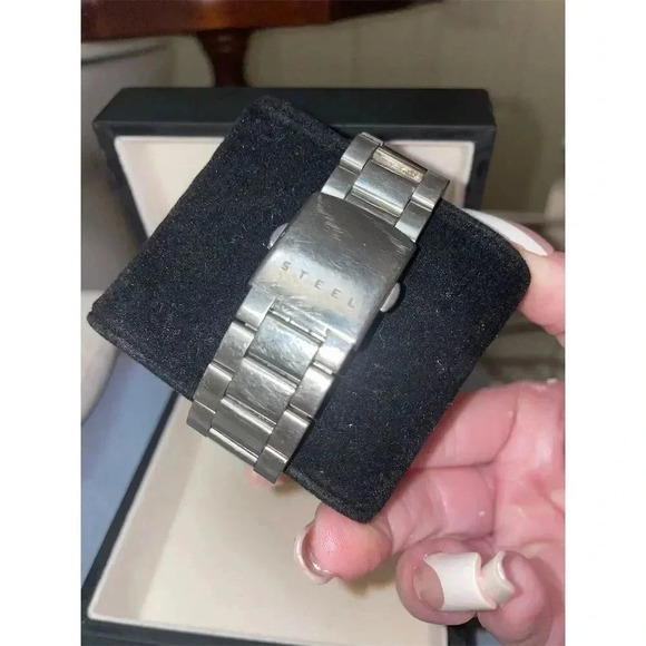 Y2k Guess Unisex Square Dial Silver Analog Watch with Date Display - Picture 4 of 6